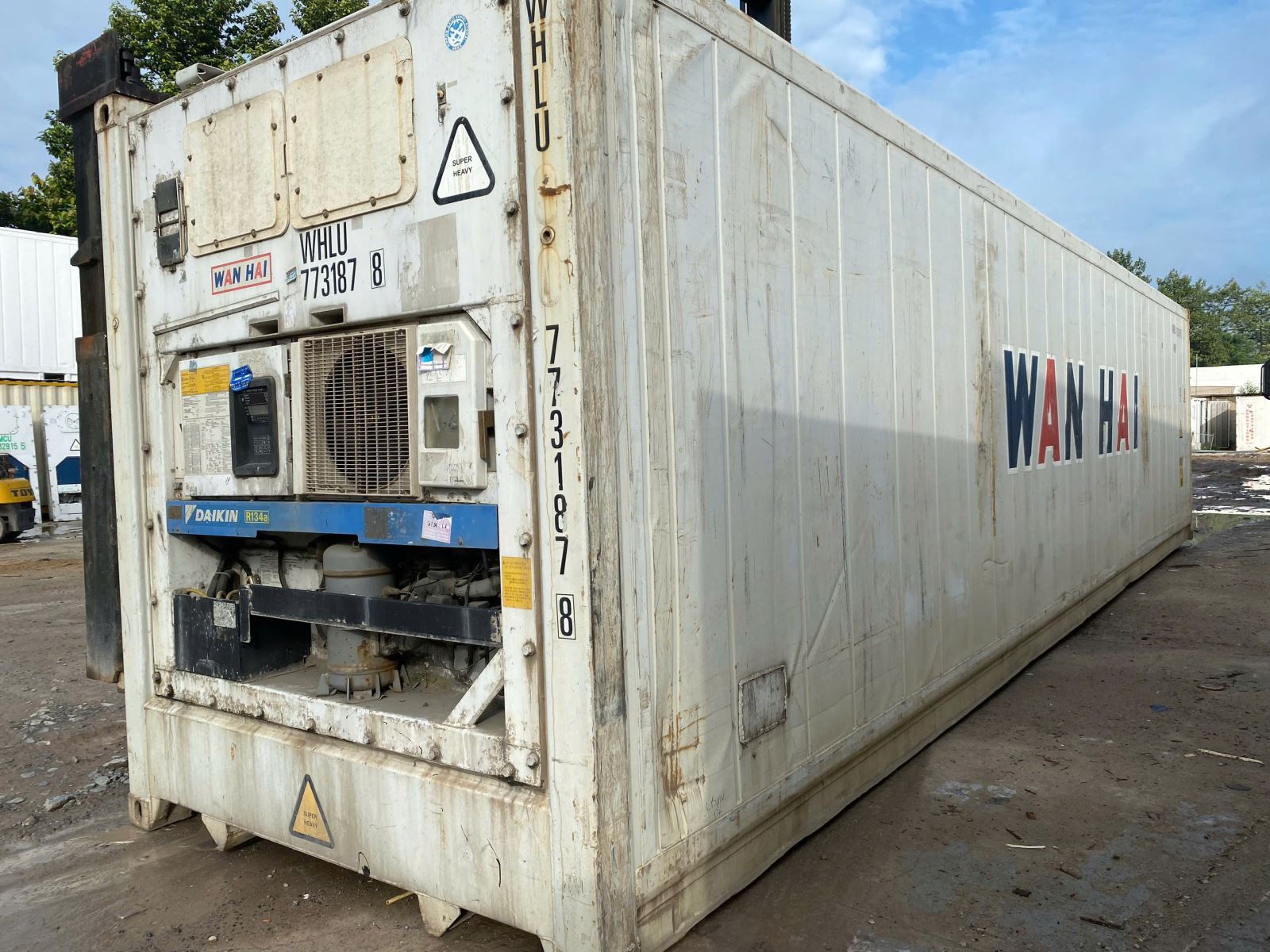 container-40f-may-daikin