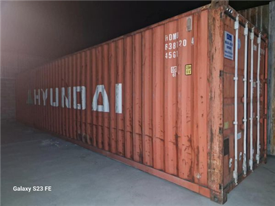 Bàn giao 2 container 40hc cho khách làm kho tại Bình Dương