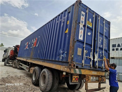 Bàn giao container kho cho khách tại Bến Cát